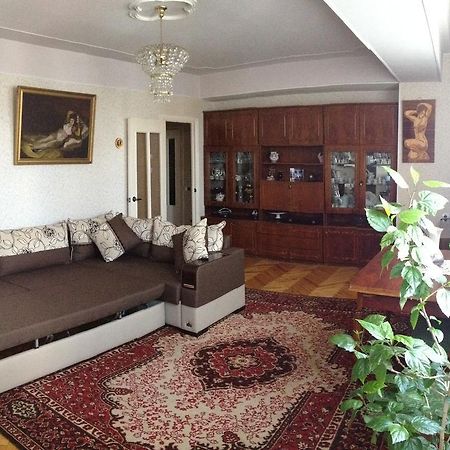 Room In Apartment At Tigrana Metsa Jerevan Exteriör bild
