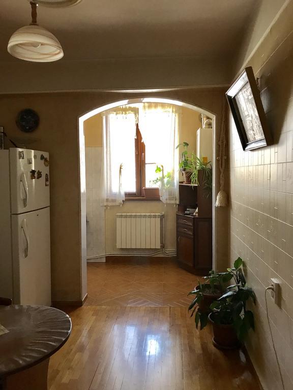 Room In Apartment At Tigrana Metsa Jerevan Exteriör bild