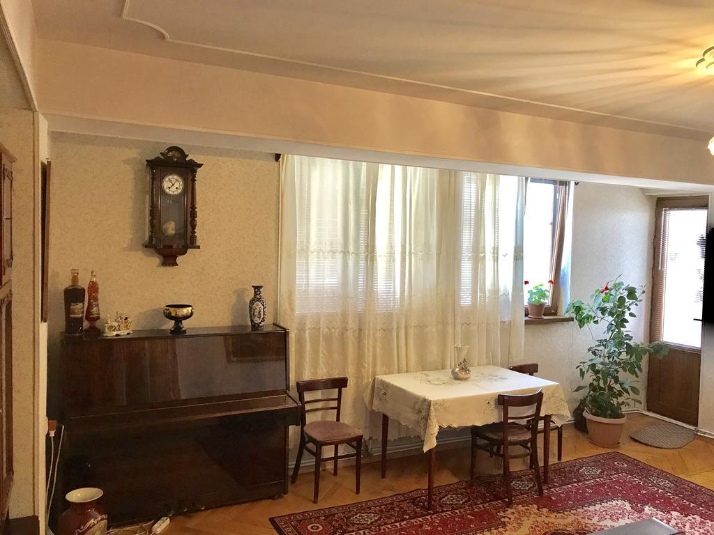 Room In Apartment At Tigrana Metsa Jerevan Exteriör bild