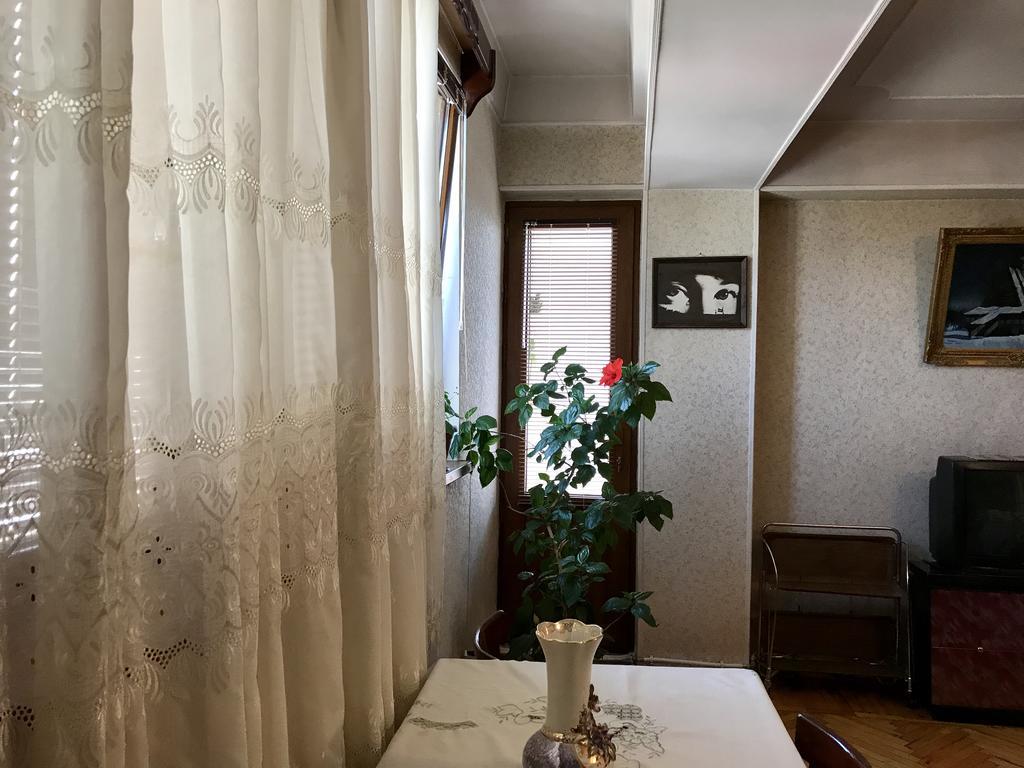 Room In Apartment At Tigrana Metsa Jerevan Exteriör bild