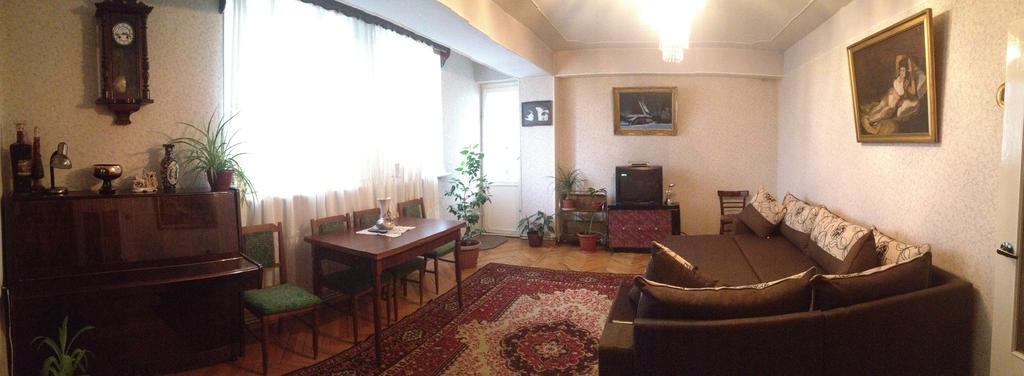 Room In Apartment At Tigrana Metsa Jerevan Exteriör bild